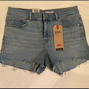 Brand New Levi Shorts 6/ W28